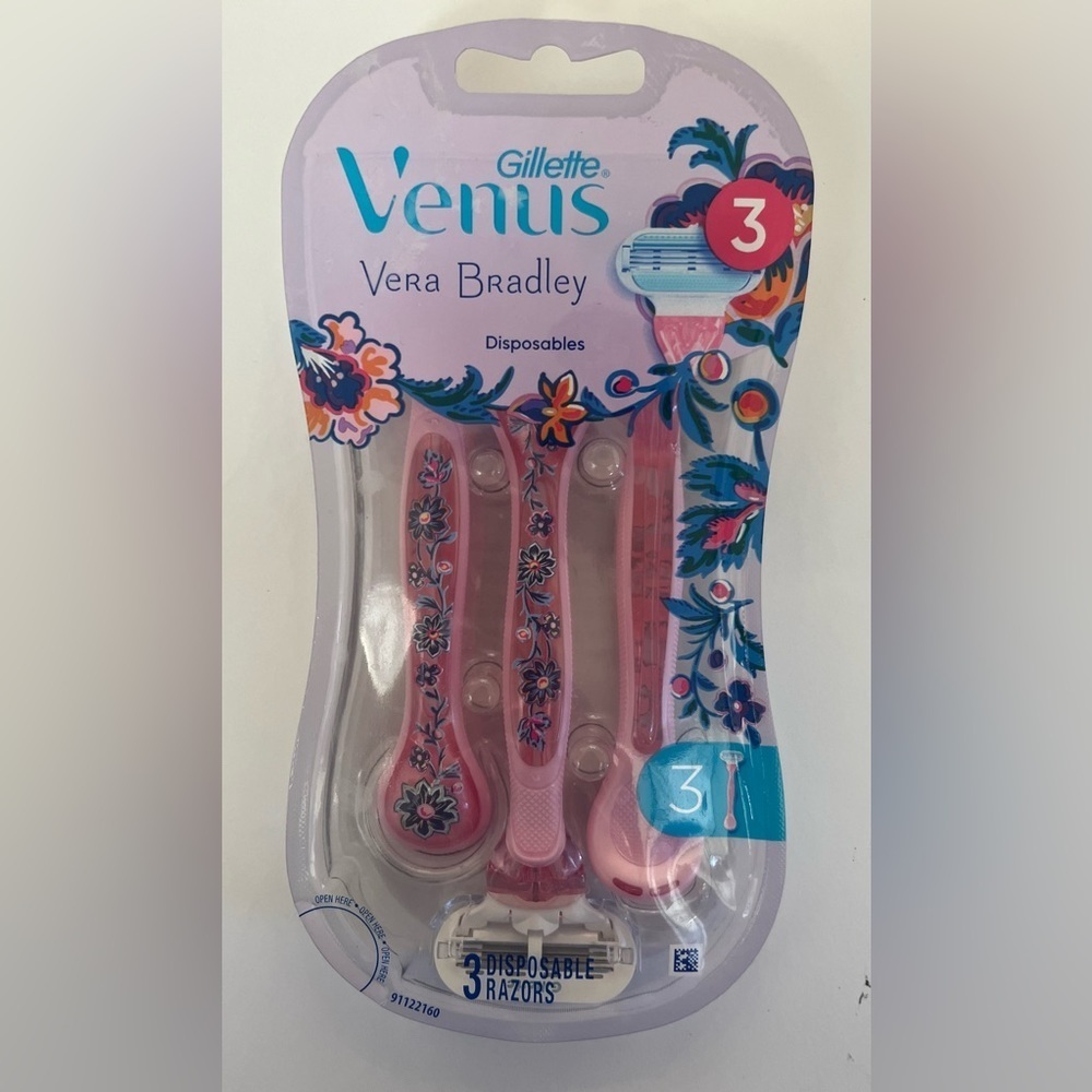 New in package Vera Bradley Venus 3 pack disposable razors